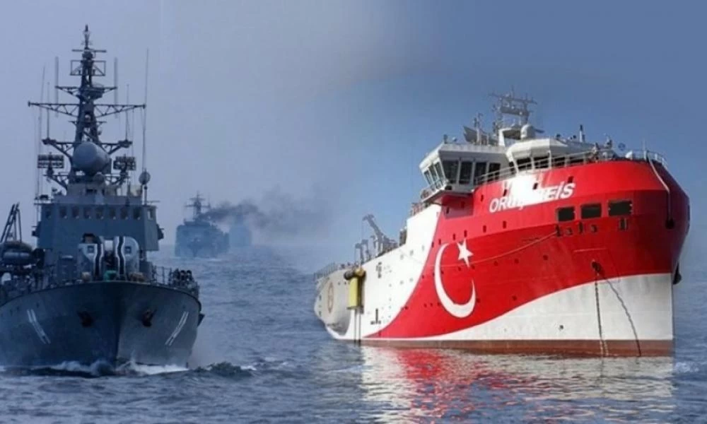 Στα 30 μίλια από το Καστελόριζο το Oruc Reis & πολεμικά πλοία